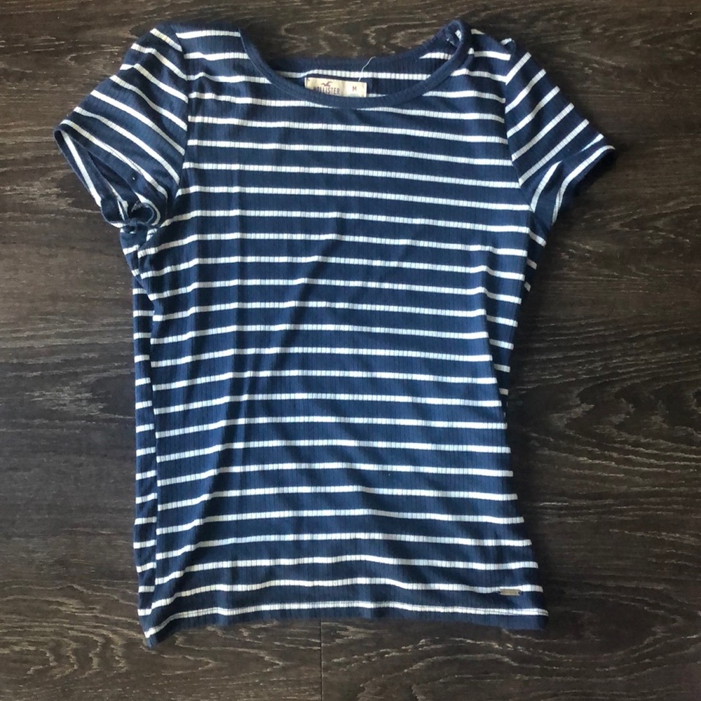 Hollister comfy tee!